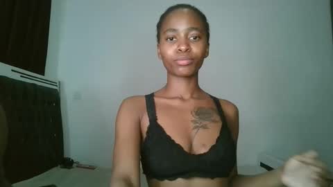 hottie_mistie online show from May 31, 6:20 pm