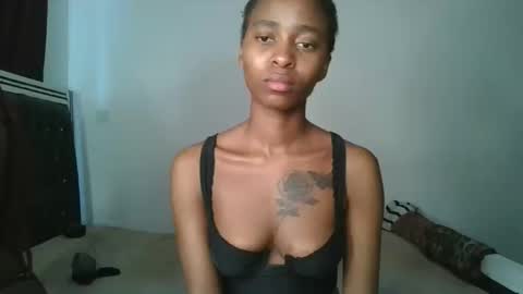 hottie_mistie online show from June 5, 6:52 am