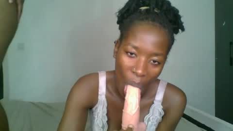 Snapshot of hottie_mistie chatting on July 11, 11:17 pm hottie_mistie online show from July 11, 11:17 pm