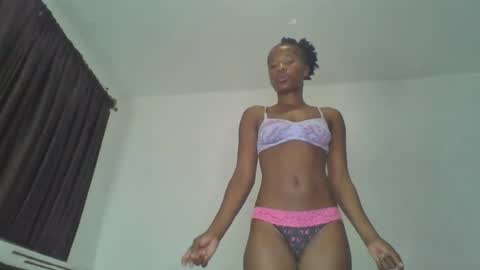 Snapshot of hottie_mistie chatting on July 12, 11:29 pm hottie_mistie online show from July 12, 11:29 pm
