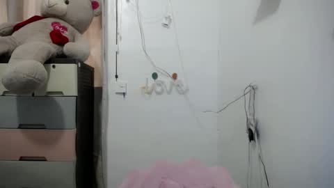 N I C A online show from December 11, 7:31 am