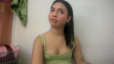 Snapshot of hottiescummerx chatting on April 21, 3:17 pm N I C A online show from April 21, 3:17 pm