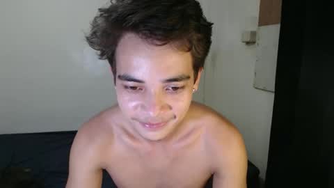 hottiespydie online show from December 5, 4:10 am