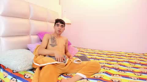 Snapshot of hottiie_guy chatting on October 7, 6:38 pm hottiie_guy online show from October 7, 6:38 pm