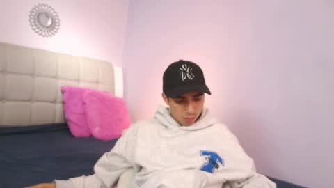 Snapshot of hottiie_guy chatting on November 4, 6:07 pm hottiie_guy online show from November 4, 6:07 pm