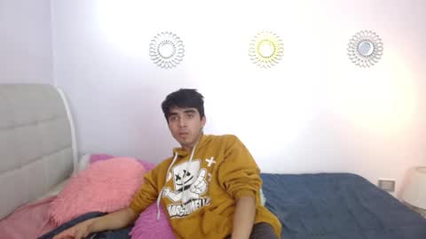 Snapshot of hottiie_guy chatting on November 25, 6:41 pm hottiie_guy online show from November 25, 6:41 pm