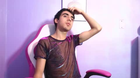 Snapshot of hottiie_guy chatting on December 1, 7:08 pm hottiie_guy online show from December 1, 7:08 pm