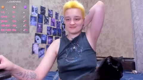 Snapshot of hotty_linn chatting on September 21, 4:19 pm Linn online show from September 21, 4:19 pm