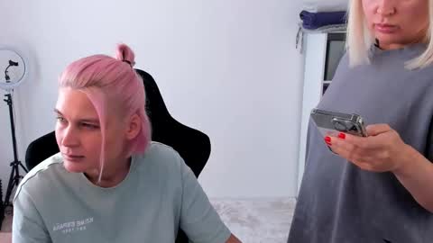 Nessie and Jessie online show from September 27, 10:53 am