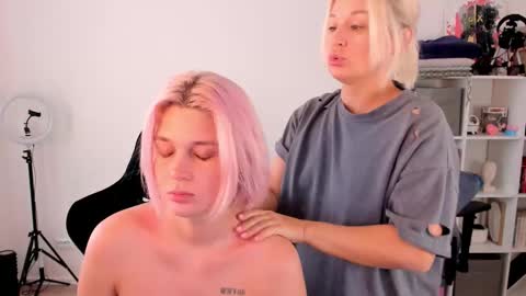 Nessie and Jessie online show from October 10, 10:03 am