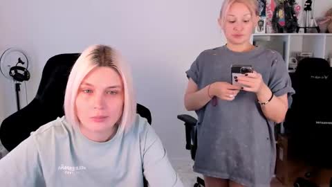 Nessie and Jessie online show from November 17, 10:10 am