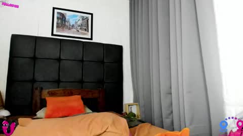 crishinahotty online show from November 15, 2:31 am