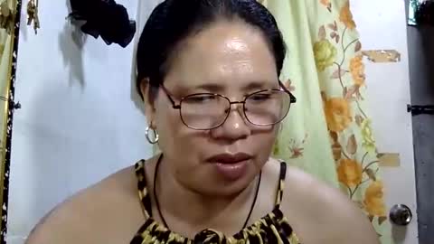hottycrissy4u online show from June 4, 11:00 pm