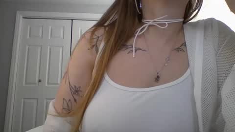 Snapshot of hotwifelili chatting on April 24, 8:44 pm hotwifelili online show from April 24, 8:44 pm