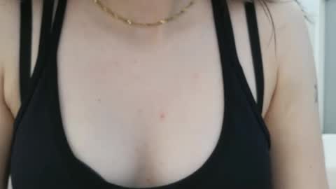 Snapshot of hotwinterxx chatting on April 19, 8:57 am Hotwixx online show from April 19, 8:57 am