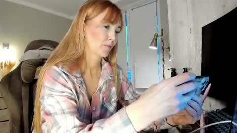 Snapshot of hotyplays chatting on March 1, 3:03 pm Susan online show from March 1, 3:03 pm