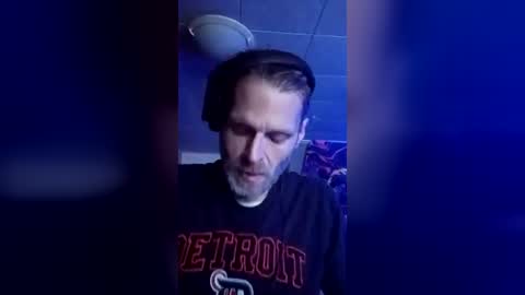 SeanPatrick online show from August 4, 2:04 am