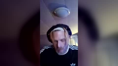 SeanPatrick online show from August 5, 3:53 am