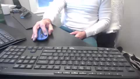 Snapshot of hoverday chatting on October 27, 12:31 pm hoverday online show from October 27, 12:31 pm