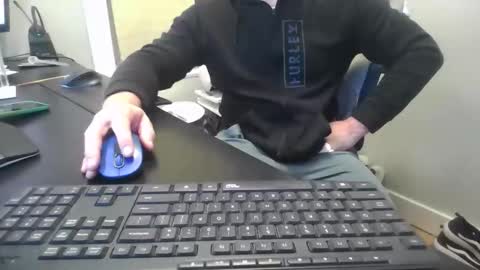 Snapshot of hoverday chatting on November 10, 4:33 am hoverday online show from November 10, 4:33 am