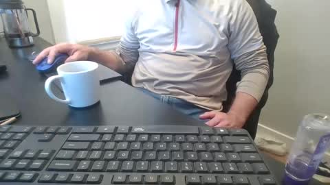 Snapshot of hoverday chatting on December 5, 2:25 pm hoverday online show from December 5, 2:25 pm