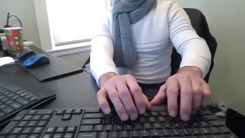 Snapshot of hoverday chatting on December 17, 2:56 pm hoverday online show from December 17, 2:56 pm