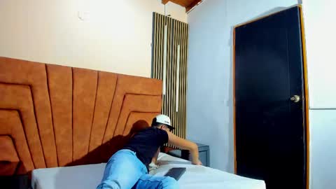 Snapshot of howar_01 chatting on October 27, 9:19 pm howar_01 online show from October 27, 9:19 pm