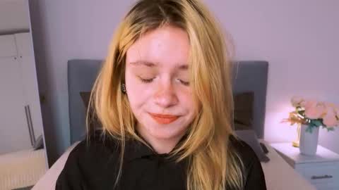 Snapshot of howimeturmum chatting on October 10, 5:23 pm ash. see u on sunday online show from October 10, 5:23 pm