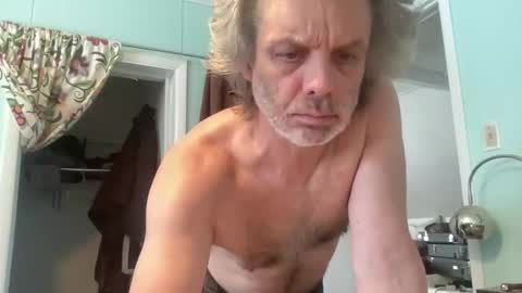 Snapshot of howlingatnothing chatting on December 16, 7:19 pm howlingatnothing online show from December 16, 7:19 pm