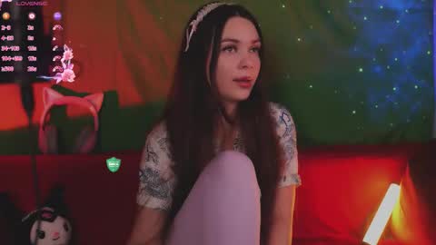 Snapshot of howtomeow chatting on September 22, 5:15 pm Mia online show from September 22, 5:15 pm