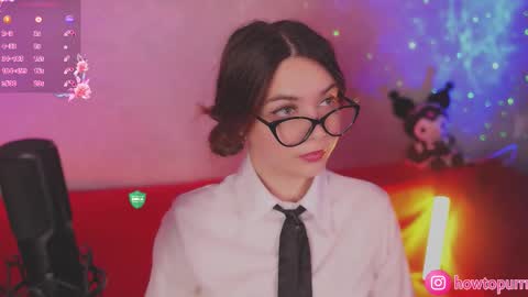 Snapshot of howtomeow chatting on October 10, 5:01 pm Mia online show from October 10, 5:01 pm