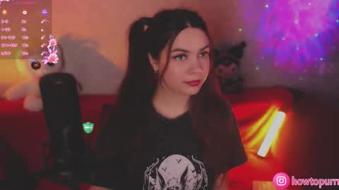 Snapshot of howtomeow chatting on October 12, 4:28 pm Mia online show from October 12, 4:28 pm