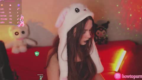 Snapshot of howtomeow chatting on October 14, 5:03 pm Mia online show from October 14, 5:03 pm