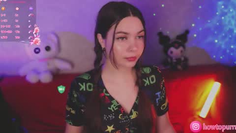 Snapshot of howtomeow chatting on October 17, 4:42 pm Mia online show from October 17, 4:42 pm