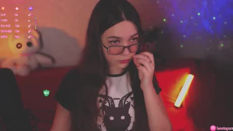 Snapshot of howtomeow chatting on October 22, 4:51 pm Mia online show from October 22, 4:51 pm