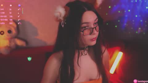 Snapshot of howtomeow chatting on October 23, 5:01 pm Mia online show from October 23, 5:01 pm