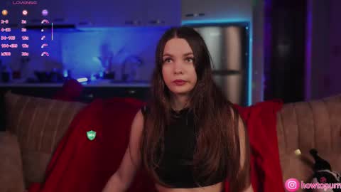 Snapshot of howtomeow chatting on November 16, 5:29 pm Mia online show from November 16, 5:29 pm