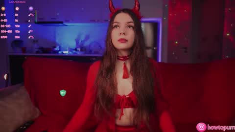 Snapshot of howtomeow chatting on December 3, 5:11 pm Mia online show from December 3, 5:11 pm