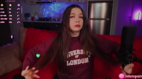 Snapshot of howtomeow chatting on December 15, 5:17 pm Mia online show from December 15, 5:17 pm