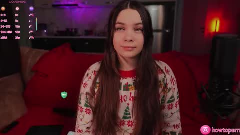 Snapshot of howtomeow chatting on January 5, 5:38 pm Mia online show from January 5, 5:38 pm