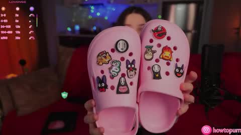 Snapshot of howtomeow chatting on January 6, 5:16 pm Mia online show from January 6, 5:16 pm