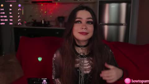 Snapshot of howtomeow chatting on January 7, 5:48 pm Mia online show from January 7, 5:48 pm