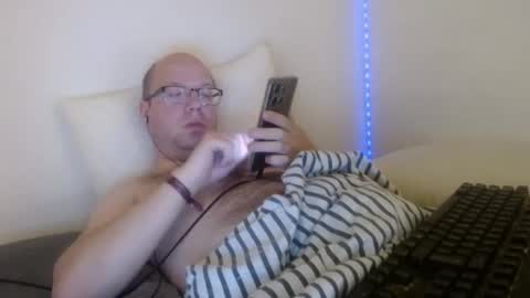 Snapshot of hoyboydkk chatting on October 19, 12:00 am Christian online show from October 19, 12:00 am