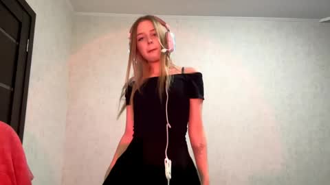 Hikki online show from April 3, 7:45 pm