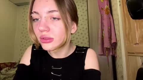 Snapshot of hsiuscherich chatting on November 25, 10:26 am hsiuscherich online show from November 25, 10:26 am