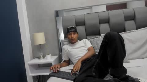 Snapshot of hudson_beasley chatting on October 17, 11:35 am Hudson Beasley online show from October 17, 11:35 am