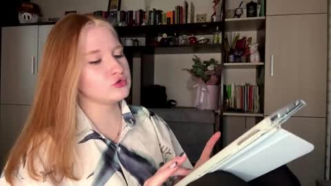 Snapshot of huebogenschutz chatting on April 16, 11:44 am Hia online show from April 16, 11:44 am