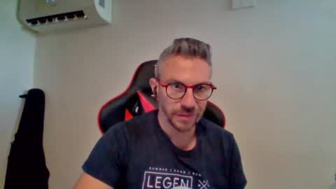 Snapshot of huge__cumshot chatting on June 23, 10:35 am huge__cumshot online show from June 23, 10:35 am
