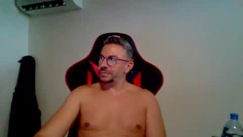 Snapshot of huge__cumshot chatting on August 7, 11:01 am huge__cumshot online show from August 7, 11:01 am