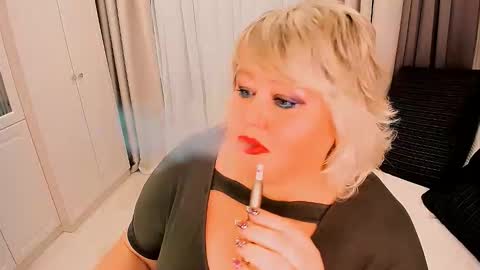 Snapshot of huge_booobs chatting on October 15, 7:58 pm milli online show from October 15, 7:58 pm